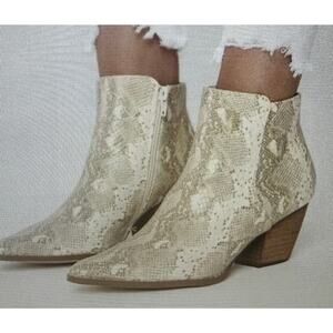 COCONUTS By MATISSE Snake Print Booties Size 9.5  NWT  Gorgeous and Fun